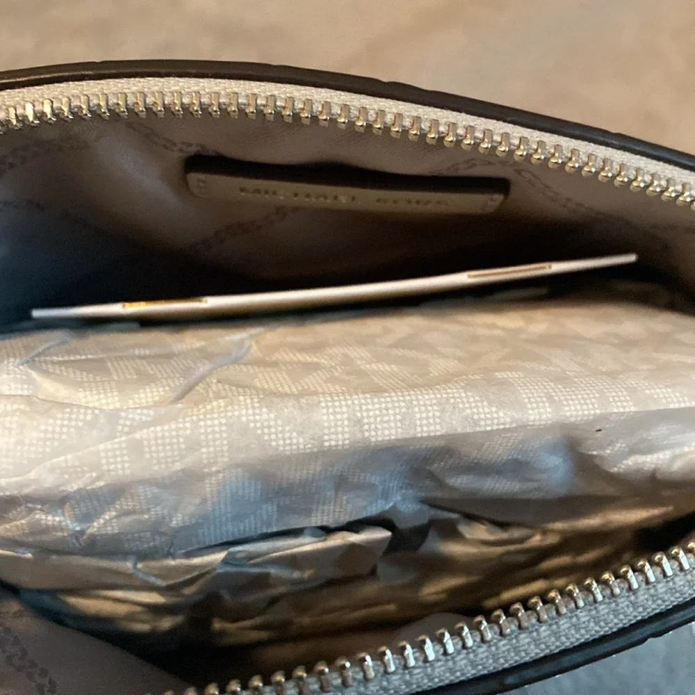 🩶MICHAEL KORS🩶Empire Small Metallic Crocodile Embossed Leather Travel Pouch
